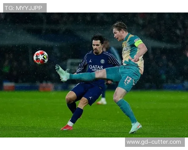 荆州足球明星有哪些他们的精彩瞬间与照片分享