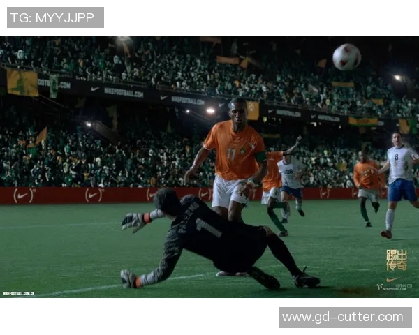 足球明星与耐克品牌标志同框合影展现运动魅力与时尚风采 足球明星与耐克品牌标志同框合影展现运动魅力与时尚风采