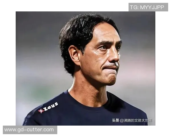 足球明星秃顶队长的名字揭晓他在赛场上的传奇故事引人关注