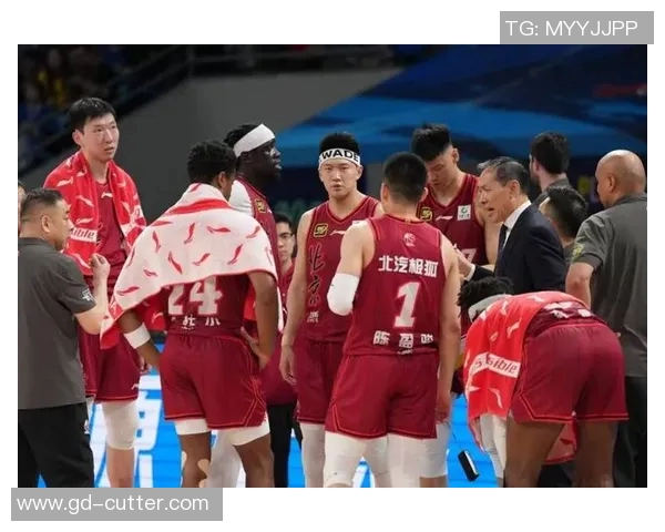 新疆男篮对阵四川队的精彩较量即将上演，谁将赢得这场激烈的篮球对决